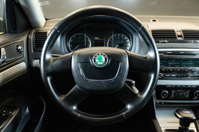 Skoda Octavia II (A5) Рестайлинг с пробегом 2012 года, цена 999 000 рублей, 177368 км, лифтбек, Автокод Объявления