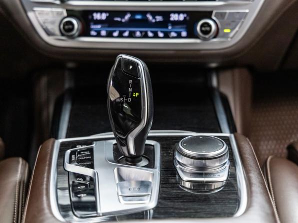 BMW 7 серии VI (G11/G12) с пробегом 2016 года, цена 3 098 000 рублей, 253653 км, седан, Автокод Объявления