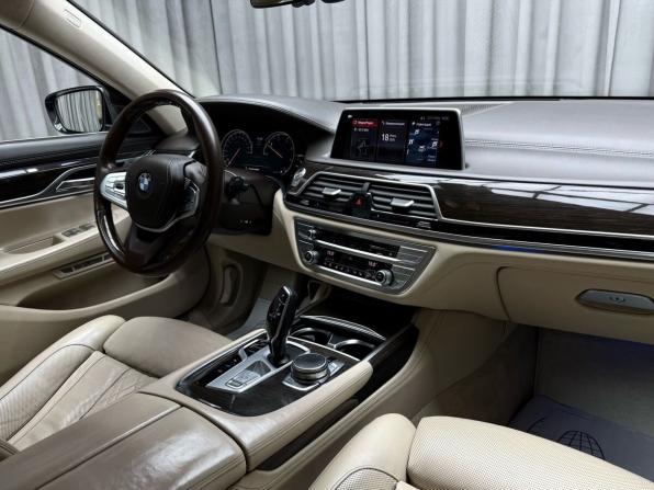 BMW 7 серии VI (G11/G12) с пробегом 2015 года, цена 2 999 000 рублей, 187631 км, седан, Автокод Объявления