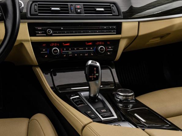 BMW 5 серии VI (F10/F11/F07) Рестайлинг с пробегом 2016 года, цена 2 499 000 рублей, 94000 км, седан, Автокод Объявления