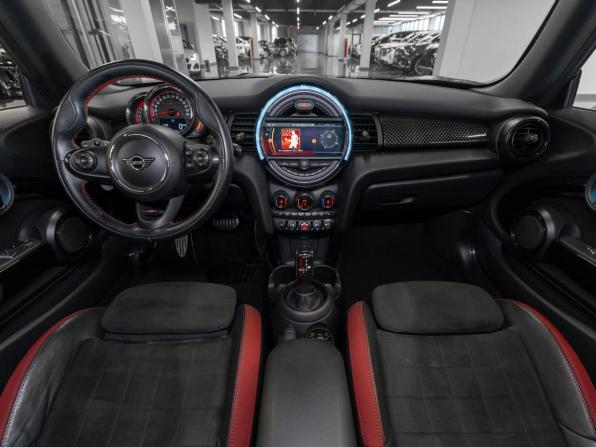 Mini Hatch III (F55/F56) Рестайлинг с пробегом 2019 года, цена 2 980 000 рублей, 69442 км, хэтчбек, Автокод Объявления