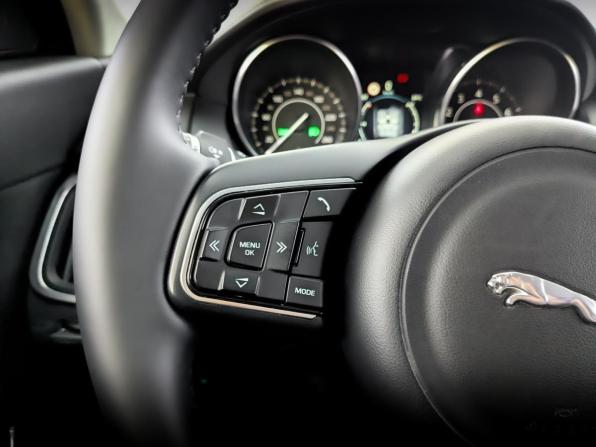 Jaguar E-Pace I с пробегом 2018 года, цена 2 740 000 рублей, 90110 км, внедорожник, Автокод Объявления