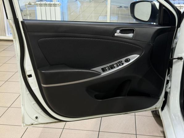 Hyundai Solaris I Рестайлинг с пробегом 2015 года, цена 779 000 рублей, 136000 км, хэтчбек, Автокод Объявления