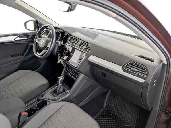 Volkswagen Tiguan II Рестайлинг с пробегом 2021 года, цена 2 490 000 рублей, 77757 км, внедорожник, Автокод Объявления