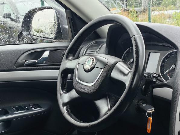 Skoda Octavia II (A5) Рестайлинг с пробегом 2012 года, цена 719 000 рублей, 185000 км, лифтбек, Автокод Объявления