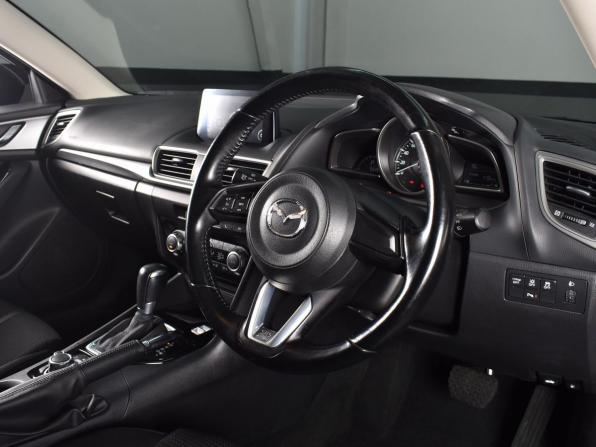 Mazda Axela III Рестайлинг с пробегом 2017 года, цена 1 399 995 рублей, 93212 км, хэтчбек, Автокод Объявления