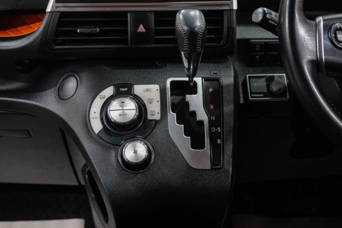 Toyota Sienta II с пробегом 2016 года, цена 1 249 000 рублей, 101300 км, компактвэн, Автокод Объявления