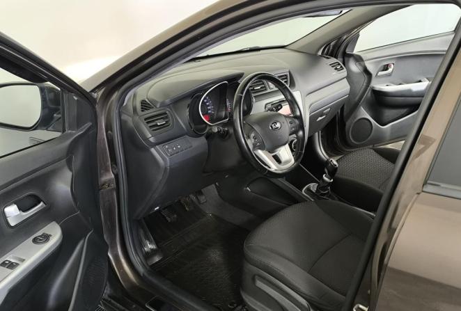 Kia Rio III Рестайлинг с пробегом 2015 года, цена 870 000 рублей, 106881 км, хэтчбек, Автокод Объявления