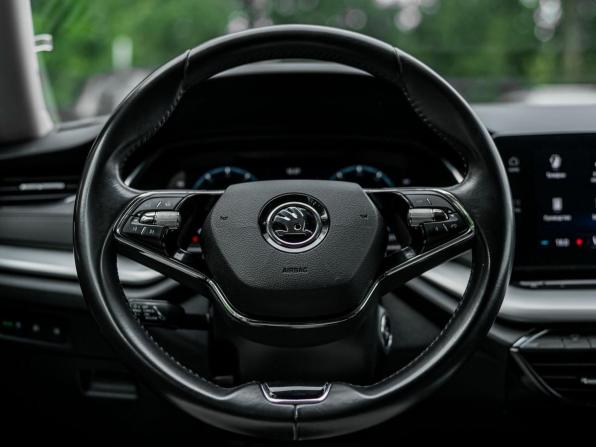 Skoda Octavia IV (A8) с пробегом 2021 года, цена 1 875 000 рублей, 176050 км, лифтбек, Автокод Объявления