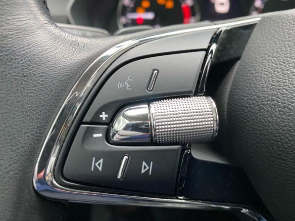Skoda Octavia IV (A8) с пробегом 2021 года, цена 2 365 000 рублей, 78775 км, лифтбек, Автокод Объявления