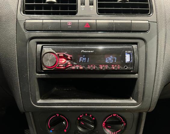 Volkswagen Polo V Рестайлинг с пробегом 2015 года, цена 849 000 рублей, 153243 км, седан, Автокод Объявления