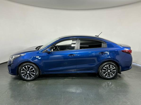 Kia Rio IV Рестайлинг с пробегом 2022 года, цена 1 700 000 рублей, 69968 км, седан, Автокод Объявления
