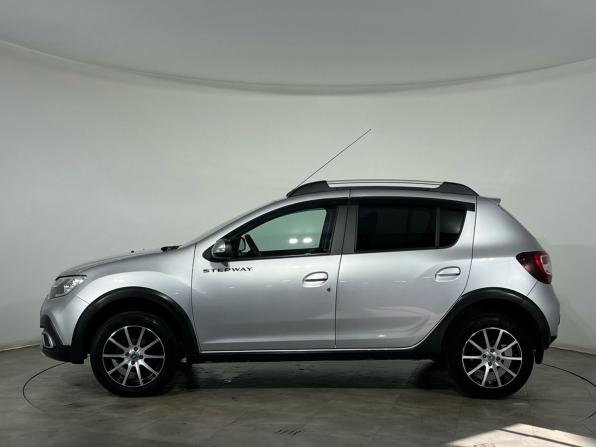Renault Sandero II Рестайлинг с пробегом 2020 года, цена 1 345 000 рублей, 28601 км, хэтчбек, Автокод Объявления