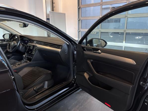 Volkswagen Passat B8 с пробегом 2018 года, цена 1 845 000 рублей, 305313 км, универсал, Автокод Объявления