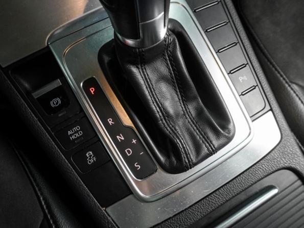 Volkswagen Passat B7 с пробегом 2012 года, цена 959 000 рублей, 197011 км, седан, Автокод Объявления
