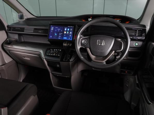 Honda Stepwgn V с пробегом 2017 года, цена 1 909 000 рублей, 41781 км, минивэн, Автокод Объявления