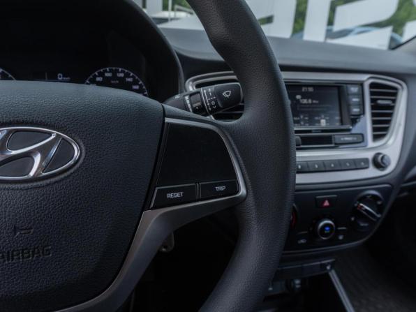 Hyundai Solaris II Рестайлинг с пробегом 2021 года, цена 1 289 000 рублей, 46848 км, седан, Автокод Объявления