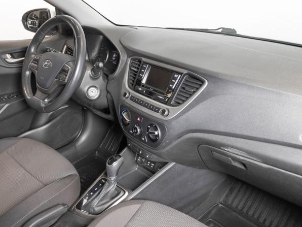 Hyundai Solaris II с пробегом 2018 года, цена 1 375 900 рублей, 118255 км, седан, Автокод Объявления