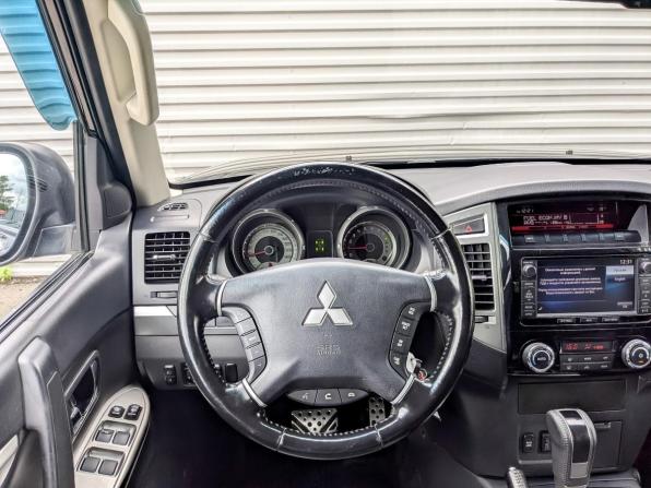 Mitsubishi Pajero IV Рестайлинг 2 с пробегом 2015 года, цена 2 495 000 рублей, 180471 км, внедорожник, Автокод Объявления