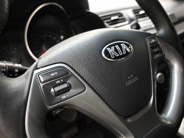 Kia Rio III Рестайлинг с пробегом 2016 года, цена 919 000 рублей, 213561 км, седан, Автокод Объявления