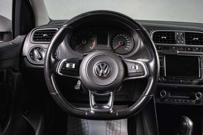 Volkswagen Polo V Рестайлинг с пробегом 2019 года, цена 1 399 000 рублей, 131000 км, седан, Автокод Объявления