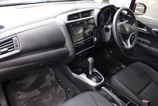 Honda Fit III Рестайлинг с пробегом 2018 года, цена 1 148 000 рублей, 49000 км, хэтчбек, Автокод Объявления
