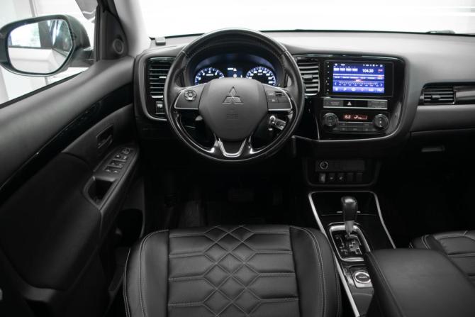 Mitsubishi Outlander III Рестайлинг 3 с пробегом 2018 года, цена 1 990 000 рублей, 81237 км, внедорожник, Автокод Объявления