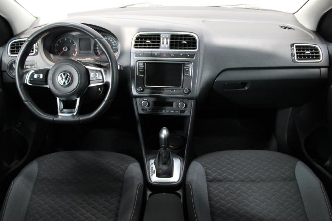 Volkswagen Polo V Рестайлинг с пробегом 2018 года, цена 1 246 000 рублей, 102420 км, седан, Автокод Объявления