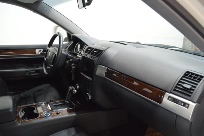 Volkswagen Touareg I Рестайлинг с пробегом 2009 года, цена 1 340 000 рублей, 141458 км, внедорожник, Автокод Объявления