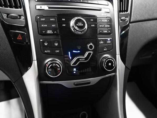 Hyundai Sonata VI (YF) с пробегом 2010 года, цена 925 000 рублей, 247002 км, седан, Автокод Объявления