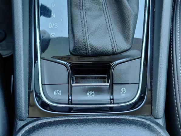 Skoda Karoq I с пробегом 2021 года, цена 2 760 000 рублей, 39987 км, внедорожник, Автокод Объявления