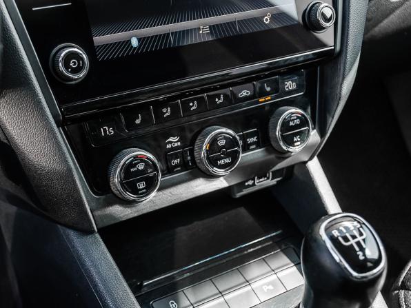 Skoda Octavia III (A7) Рестайлинг с пробегом 2019 года, цена 1 670 000 рублей, 144760 км, лифтбек, Автокод Объявления