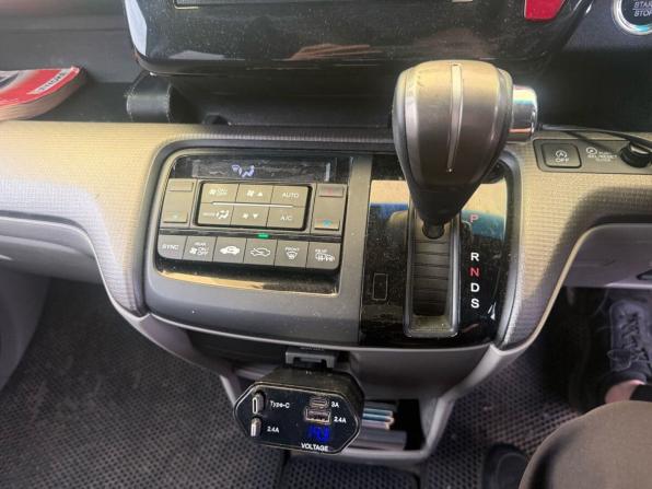 Honda Stepwgn V с пробегом 2015 года, цена 1 699 000 рублей, 136010 км, минивэн, Автокод Объявления