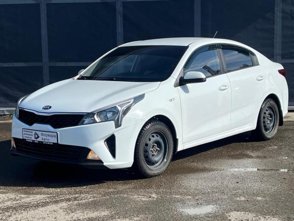 Kia Rio IV Рестайлинг с пробегом 2020 года, цена 1 400 000 рублей, 87700 км, седан, Автокод Объявления
