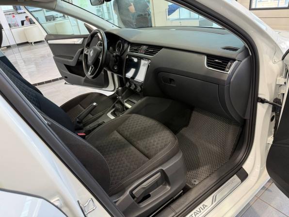 Skoda Octavia III (A7) с пробегом 2016 года, цена 1 220 000 рублей, 215293 км, лифтбек, Автокод Объявления