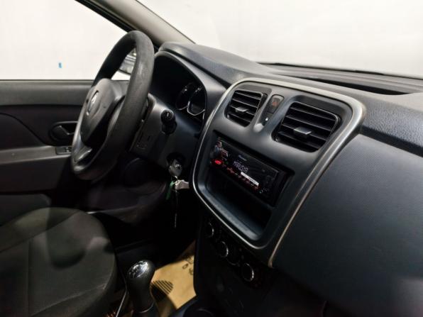 Renault Logan II с пробегом 2018 года, цена 757 700 рублей, 74854 км, седан, Автокод Объявления