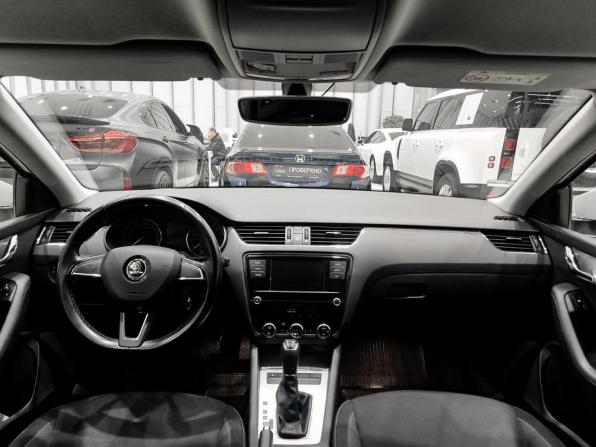 Skoda Octavia III (A7) Рестайлинг с пробегом 2019 года, цена 1 330 000 рублей, 221783 км, лифтбек, Автокод Объявления