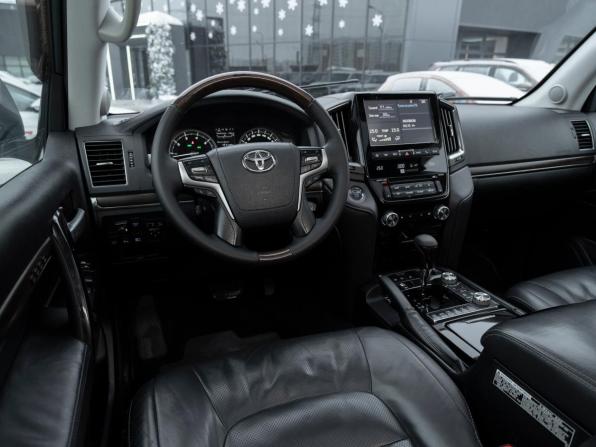 Toyota Land Cruiser 200 Series Рестайлинг 2 с пробегом 2017 года, цена 5 900 000 рублей, 197309 км, внедорожник, Автокод Объявления