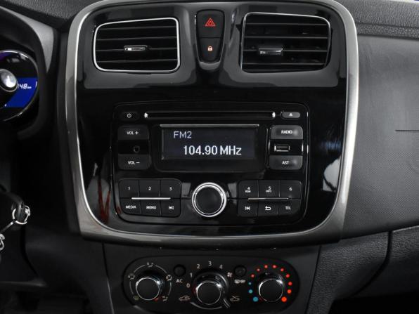 Renault Logan II с пробегом 2015 года, цена 729 000 рублей, 82000 км, седан, Автокод Объявления