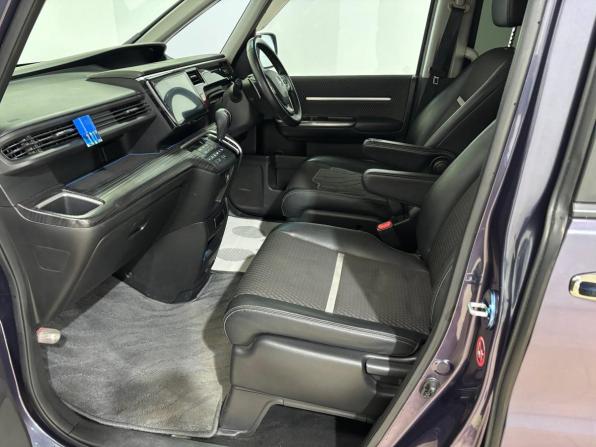Honda Stepwgn V с пробегом 2016 года, цена 1 960 000 рублей, 103370 км, минивэн, Автокод Объявления