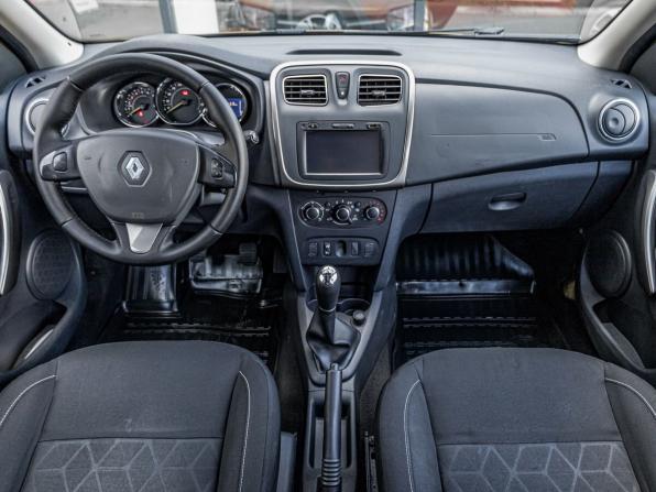Renault Sandero II с пробегом 2015 года, цена 928 100 рублей, 93526 км, хэтчбек, Автокод Объявления