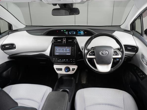 Toyota Prius IV (XW50) с пробегом 2016 года, цена 1 735 000 рублей, 184751 км, лифтбек, Автокод Объявления