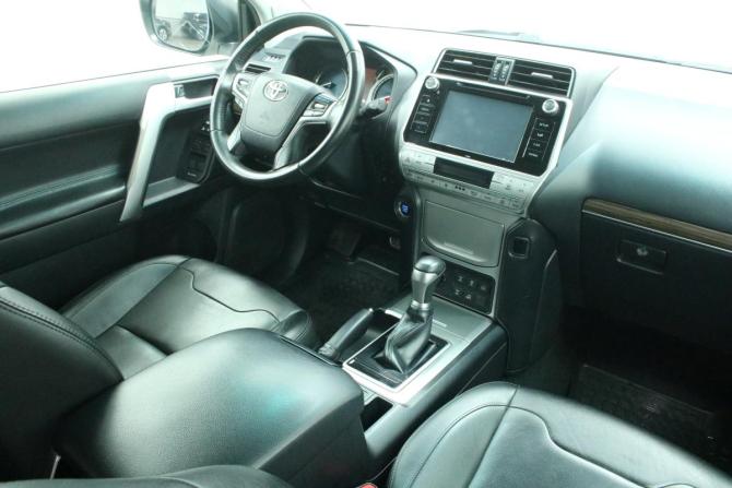 Toyota Land Cruiser Prado 150 Series Рестайлинг 2 с пробегом 2019 года, цена 4 480 000 рублей, 320210 км, внедорожник, Автокод Объявления