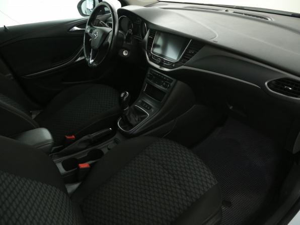 Opel Astra K с пробегом 2018 года, цена 1 099 000 рублей, 229500 км, универсал, Автокод Объявления