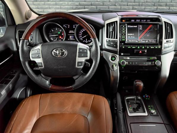 Toyota Land Cruiser 200 Series Рестайлинг 1 с пробегом 2015 года, цена 4 370 000 рублей, 180099 км, внедорожник, Автокод Объявления