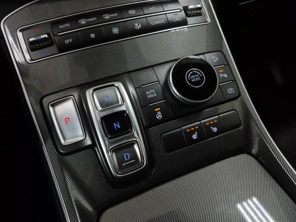Hyundai Santa Fe IV Рестайлинг с пробегом 2023 года, цена 3 650 000 рублей, 45746 км, внедорожник, Автокод Объявления