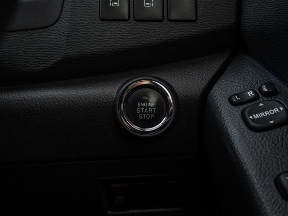 Toyota ISis I Рестайлинг с пробегом 2016 года, цена 1 690 000 рублей, 98024 км, компактвэн, Автокод Объявления