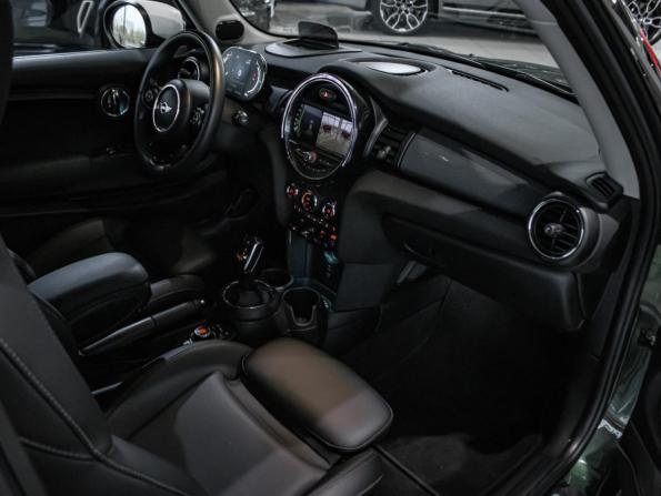 Mini Hatch III (F55/F56) Рестайлинг с пробегом 2020 года, цена 2 650 000 рублей, 28036 км, хэтчбек, Автокод Объявления