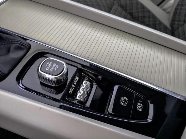 Volvo XC60 II с пробегом 2020 года, цена 3 800 000 рублей, 93905 км, внедорожник, Автокод Объявления