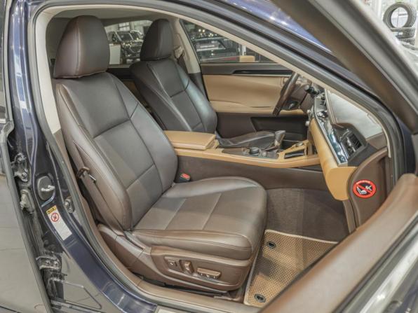 Lexus ES VI Рестайлинг с пробегом 2018 года, цена 2 379 000 рублей, 173556 км, седан, Автокод Объявления